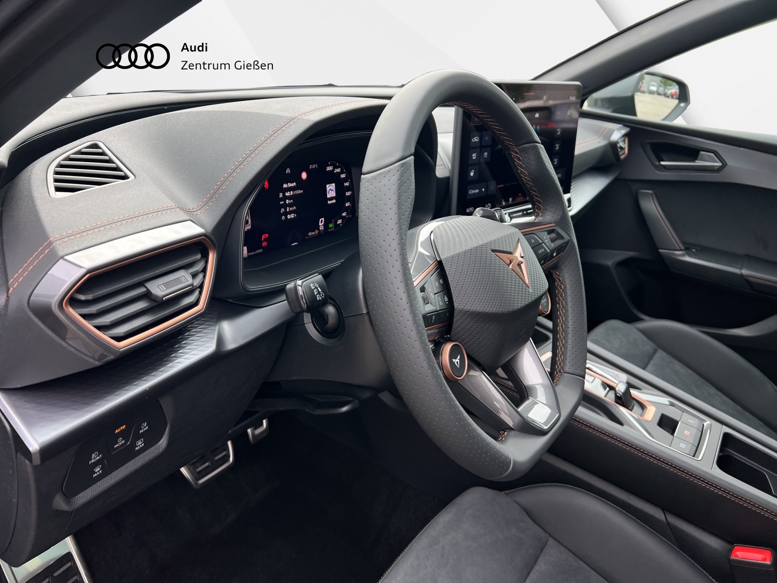 Leon Sportstourer 2.0 TSI 4Drive DSG VZ ACC AHK LED DCC 