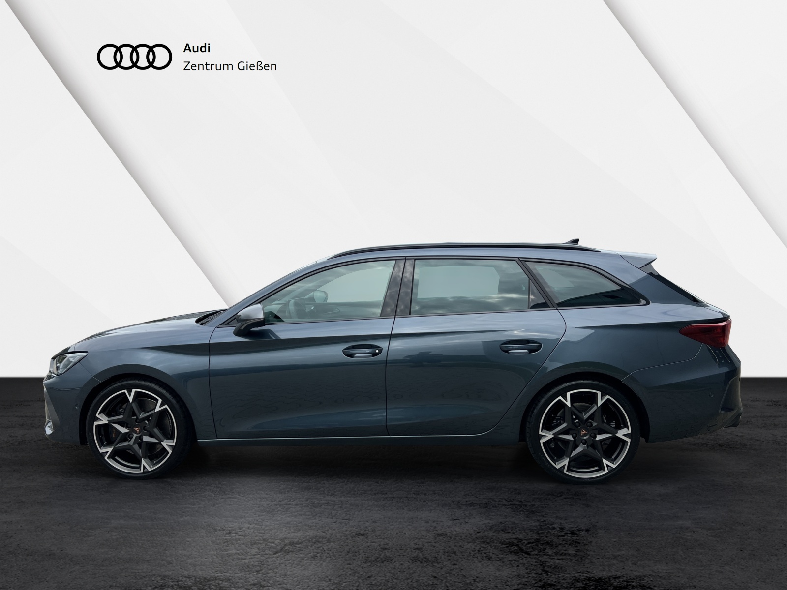 Leon Sportstourer 2.0 TSI 4Drive DSG VZ PANO AHK NAVI ACC DCC LED