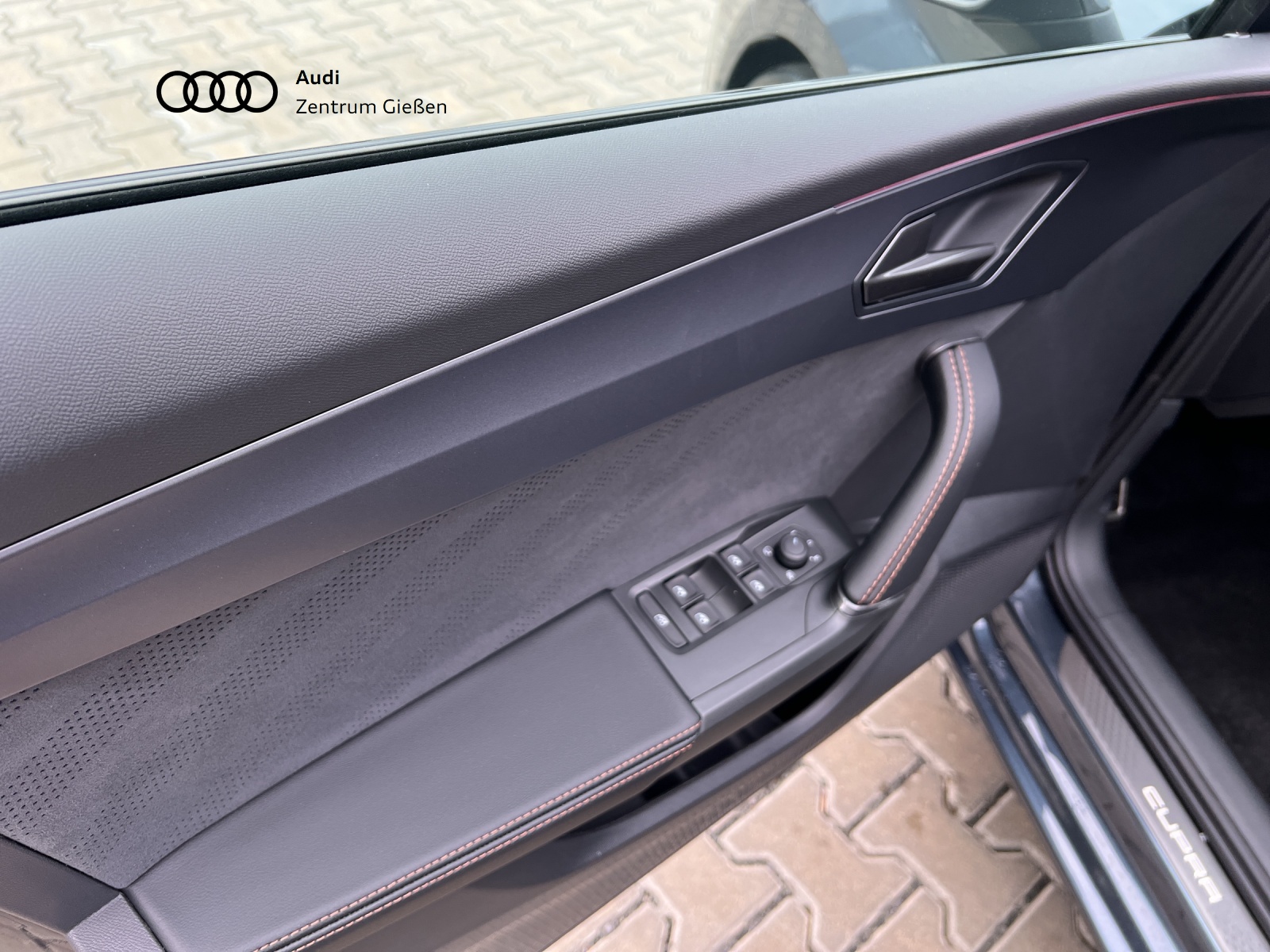 Leon Sportstourer 2.0 TSI 4Drive DSG VZ PANO AHK NAVI ACC DCC LED