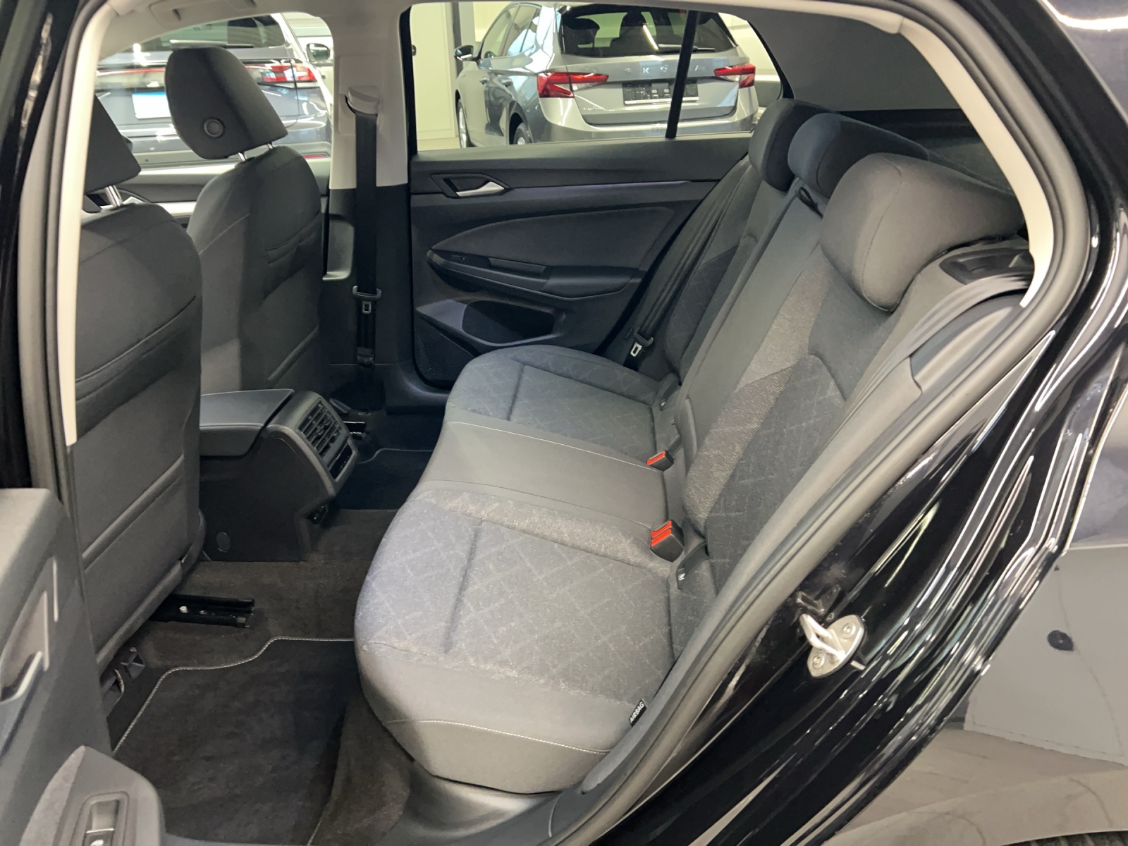 Golf VIII 1.5 eTSI DSG Life TravelAssist LED Navi Rückfahrkamera