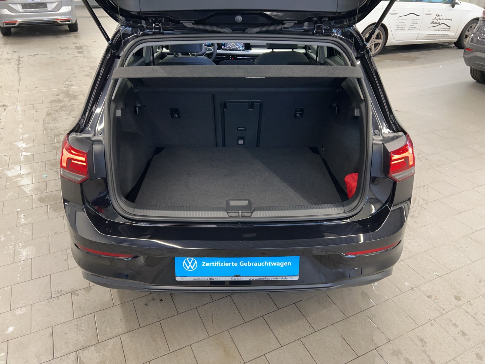 Golf VIII 1.5 eTSI DSG Life TravelAssist LED Navi Rückfahrkamera