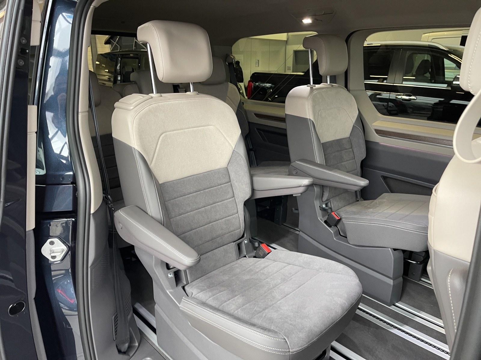 T7 Multivan Style 2.0 TDI DSG LÜ Climatronik 7 Sitzer AHK ACC Kamera Reserverad