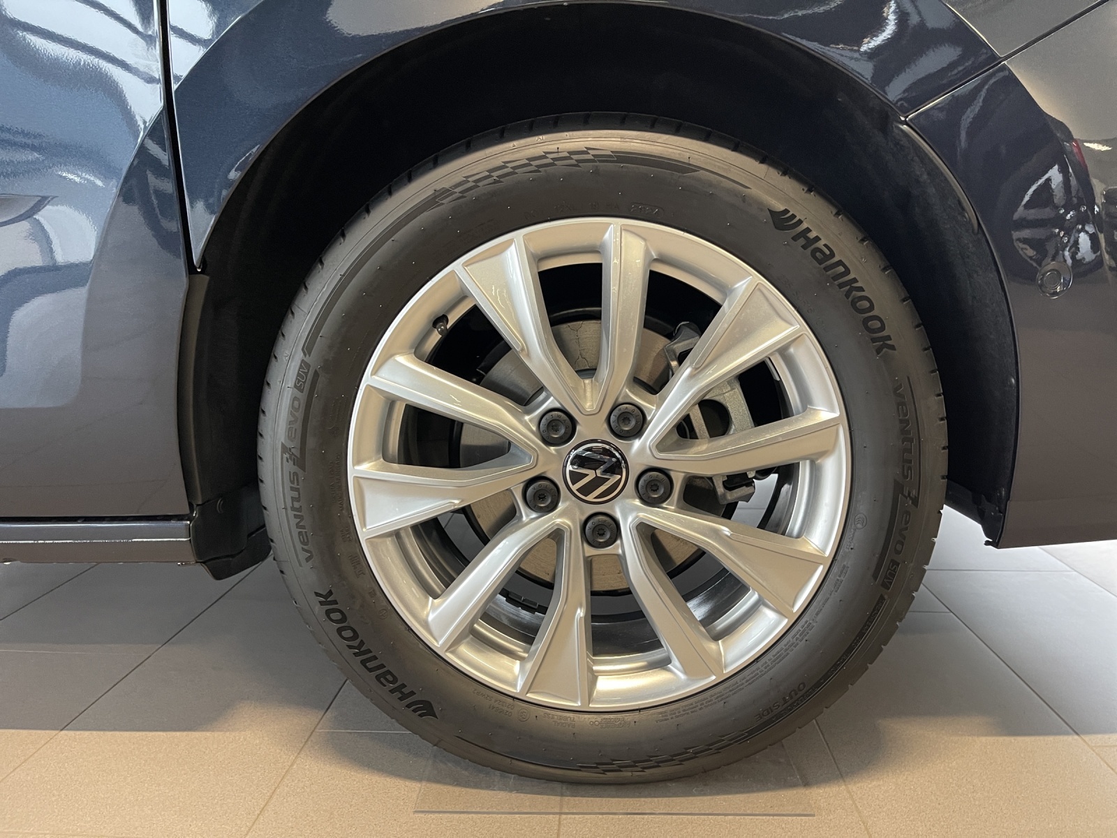 T7 Multivan Style 2.0 TDI DSG LÜ Climatronik 7 Sitzer AHK ACC Kamera Reserverad