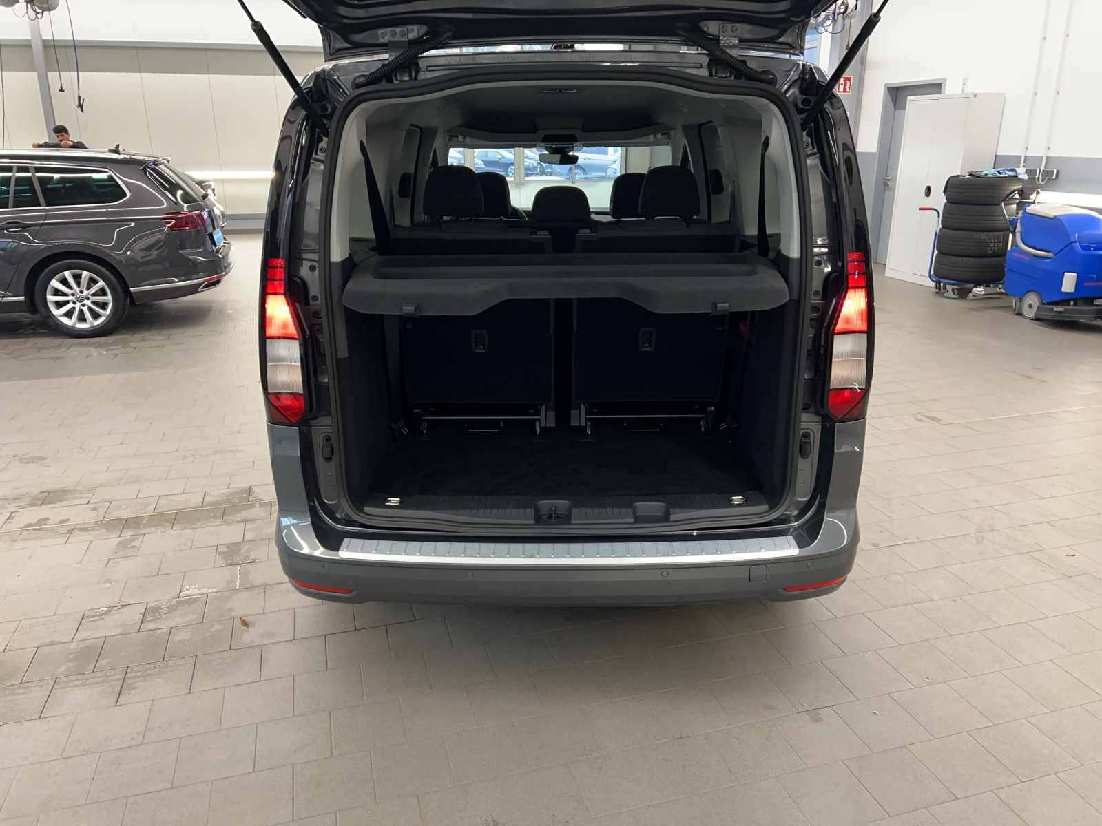 Caddy Maxi 1.5 TSI DSG LED 7 Sitzer Navi SH PDC GRA